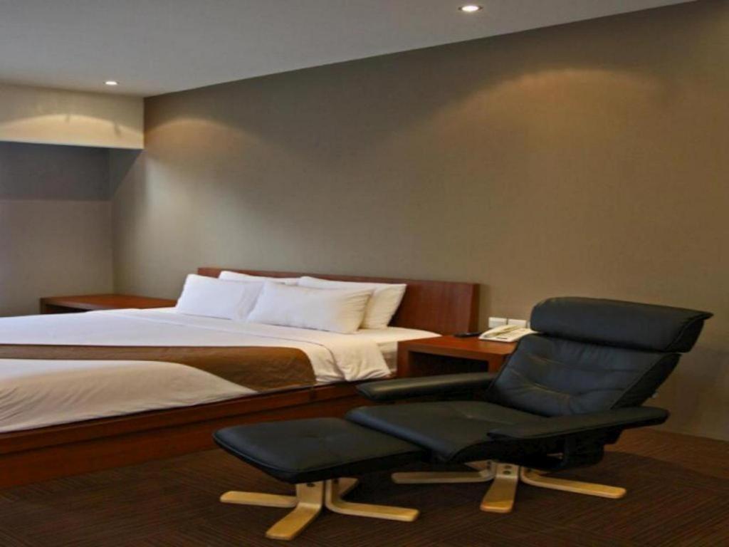Plan B Hotel Паданг Екстер'єр фото