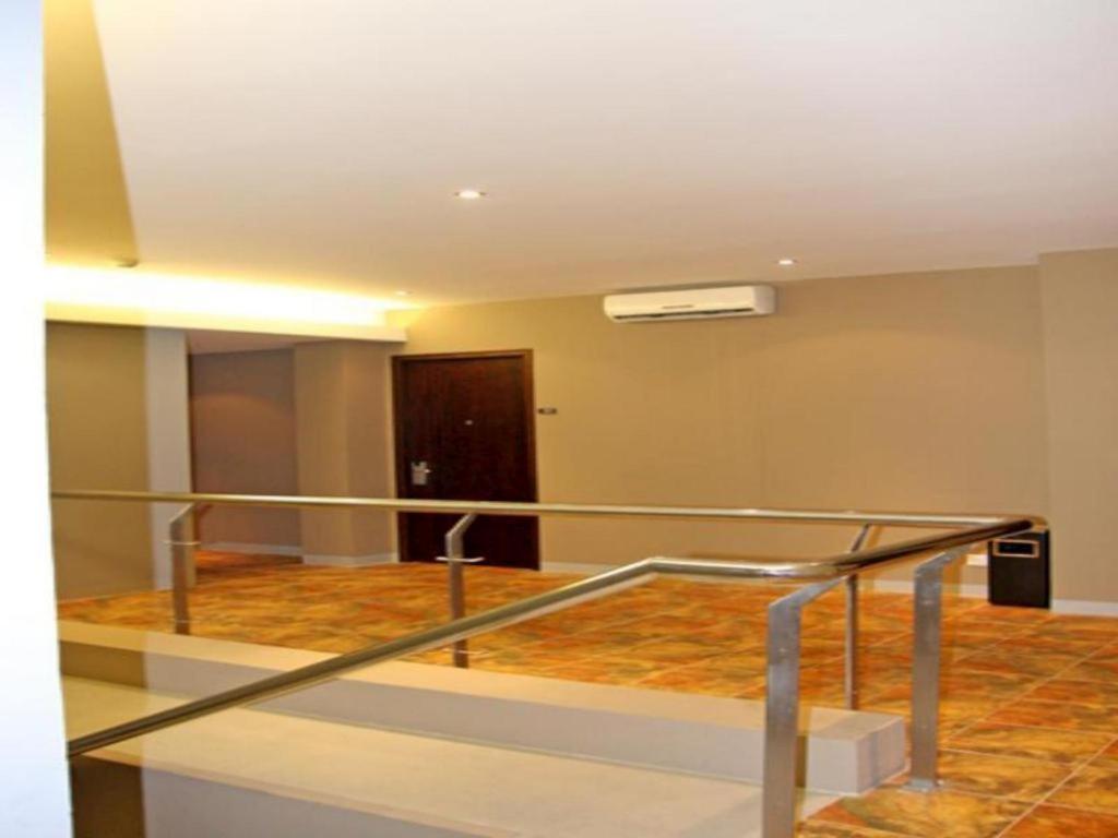 Plan B Hotel Паданг Екстер'єр фото