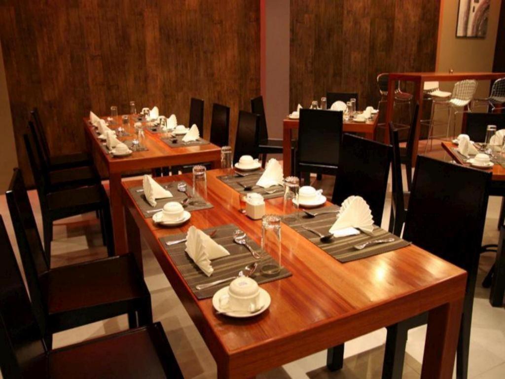 Plan B Hotel Паданг Екстер'єр фото