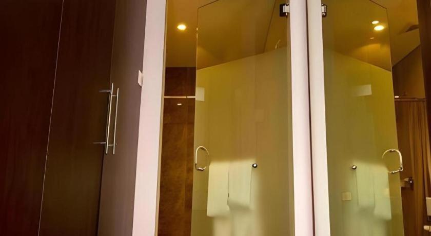 Plan B Hotel Паданг Екстер'єр фото