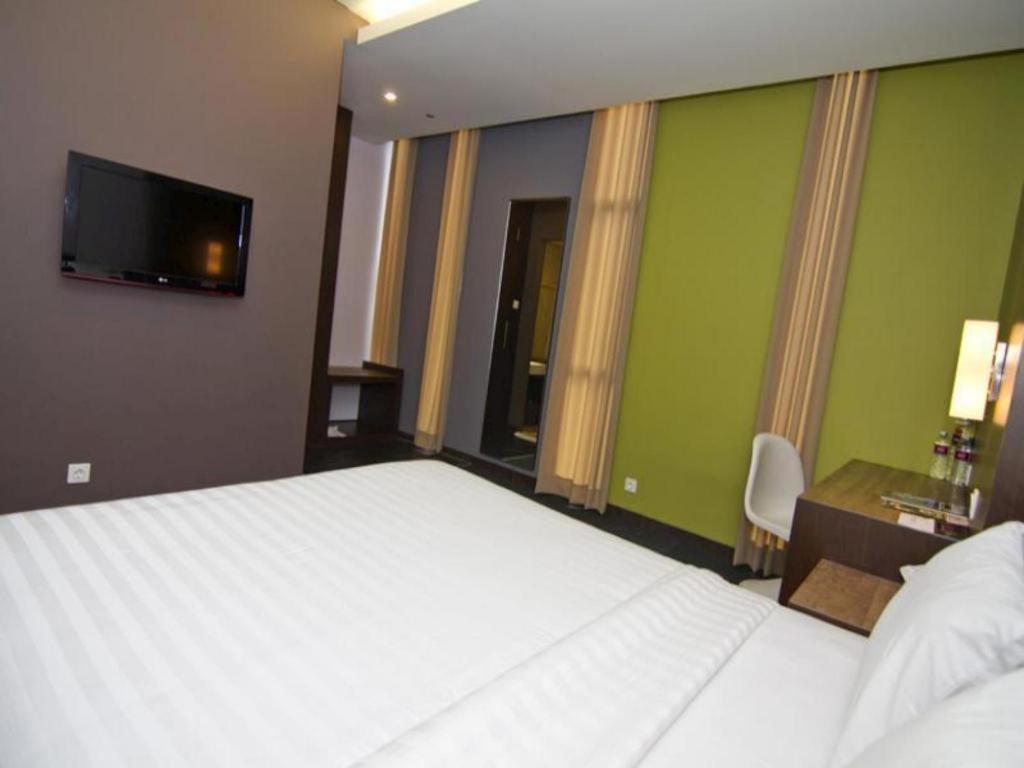 Plan B Hotel Паданг Екстер'єр фото