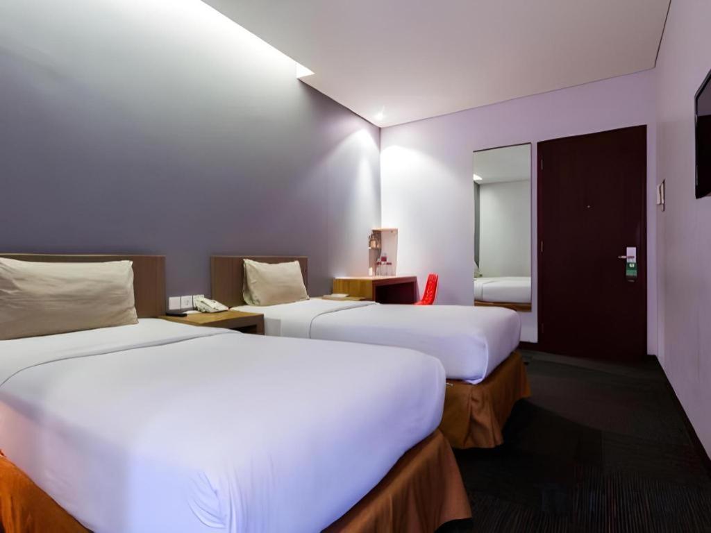 Plan B Hotel Паданг Екстер'єр фото