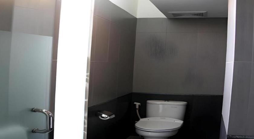 Plan B Hotel Паданг Екстер'єр фото