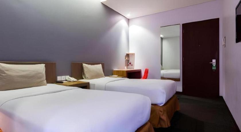 Plan B Hotel Паданг Екстер'єр фото