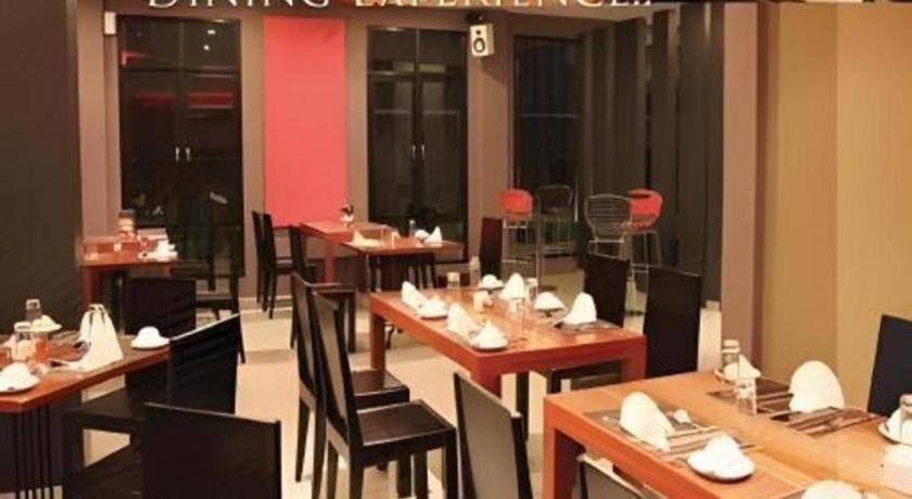 Plan B Hotel Паданг Екстер'єр фото