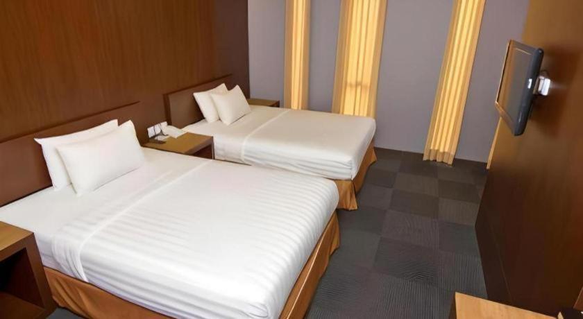 Plan B Hotel Паданг Екстер'єр фото