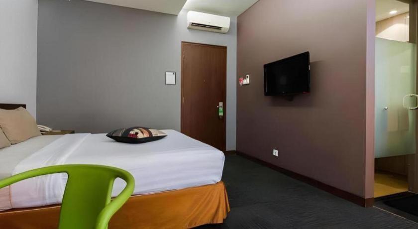 Plan B Hotel Паданг Екстер'єр фото