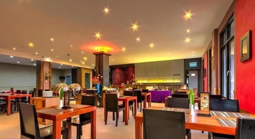 Plan B Hotel Паданг Екстер'єр фото