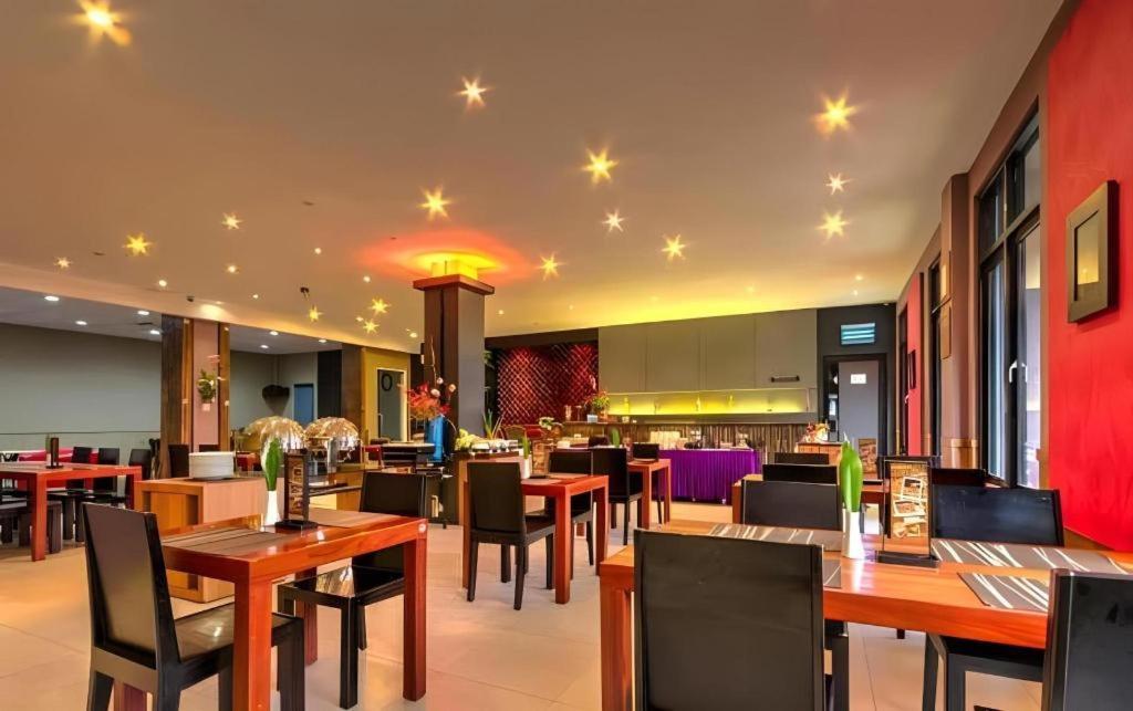 Plan B Hotel Паданг Екстер'єр фото